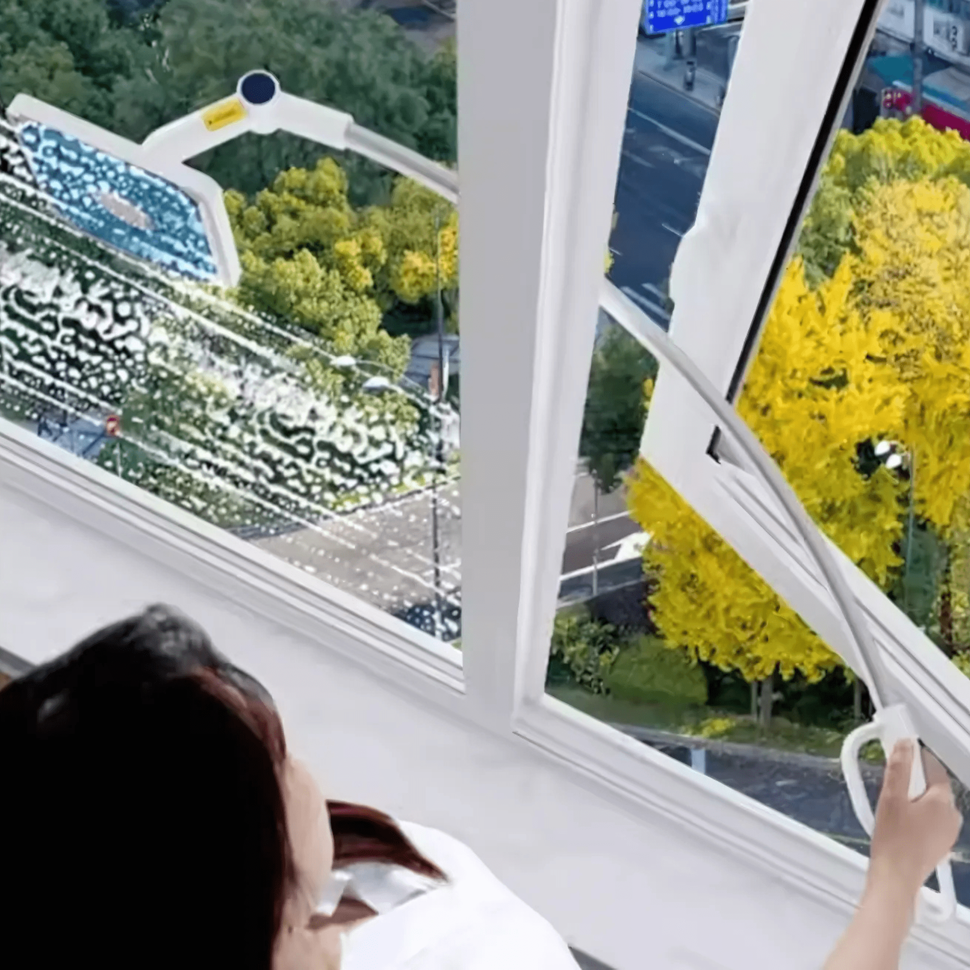 Multi-Purpose Glass Cleaning Tool